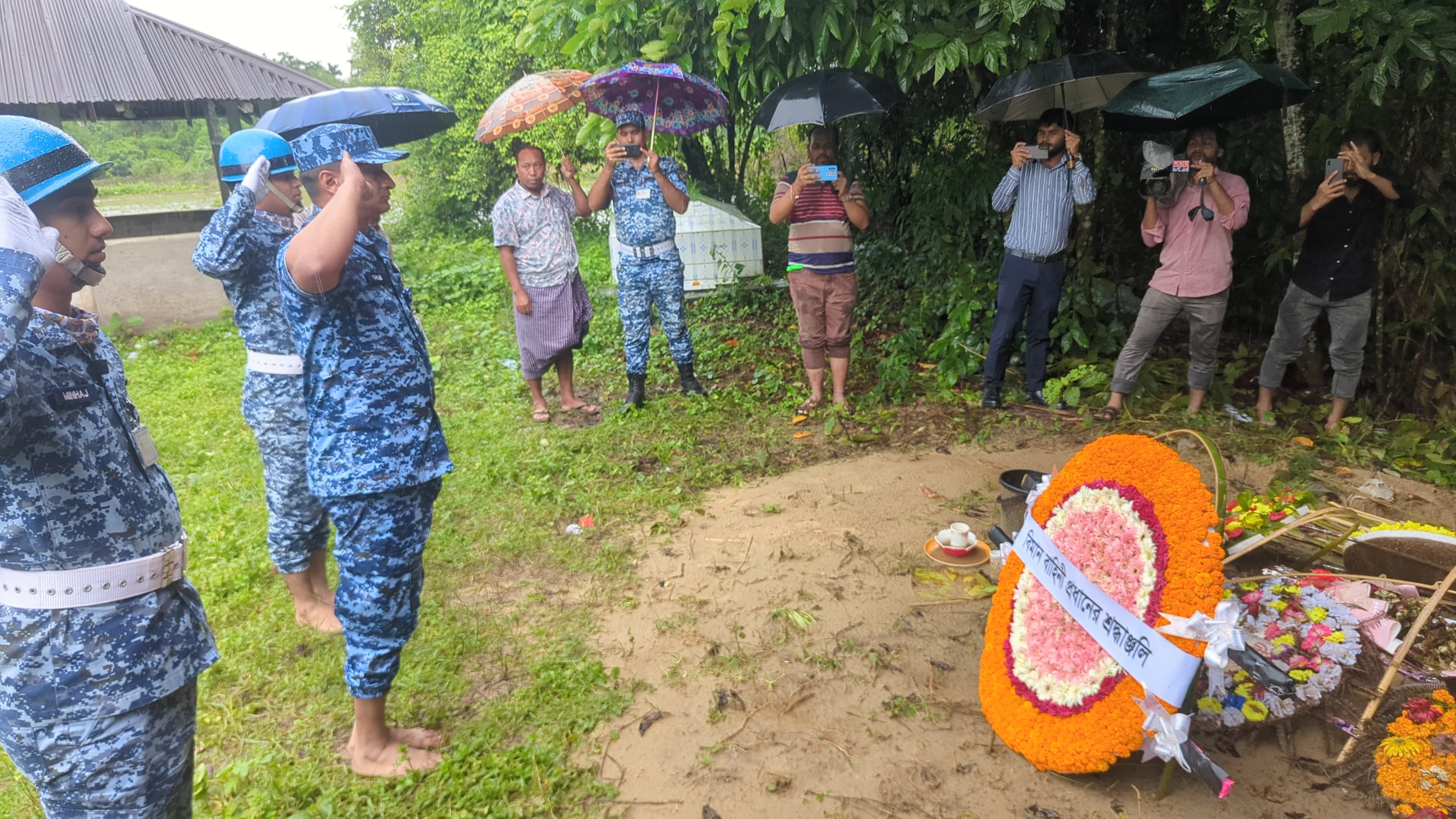 মাইলস্টোনের শিক্ষার্থী উক্যা ছাইন মারমার প্রতি বিমান বাহিনীর শ্রদ্ধা